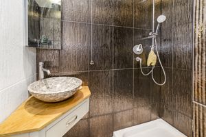 Ensuite- click for photo gallery